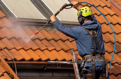 Démoussage et hydrofuge de toiture à Bossugan